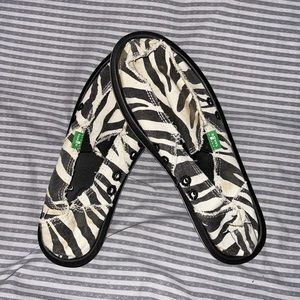 Sanuks. Size 6